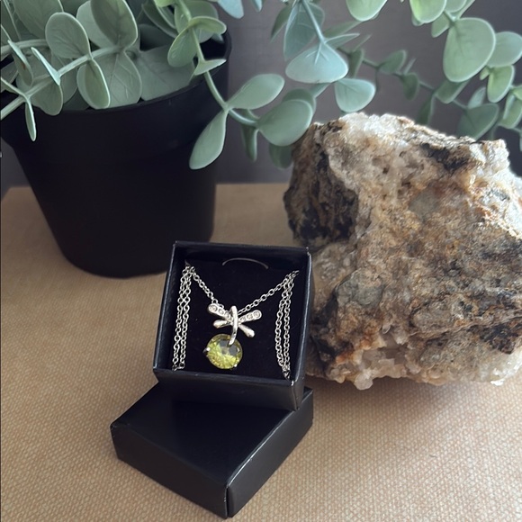Avon Dragonfly Necklace Green Crystal Rhinestone Silver Tone Pendant 18" N23 - Picture 15 of 17